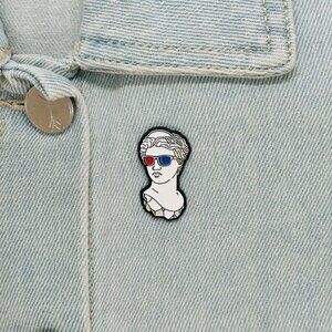 ✨New Oz Enamel Pin Fashionable Greek Sculpture Famous people statue broch White✨